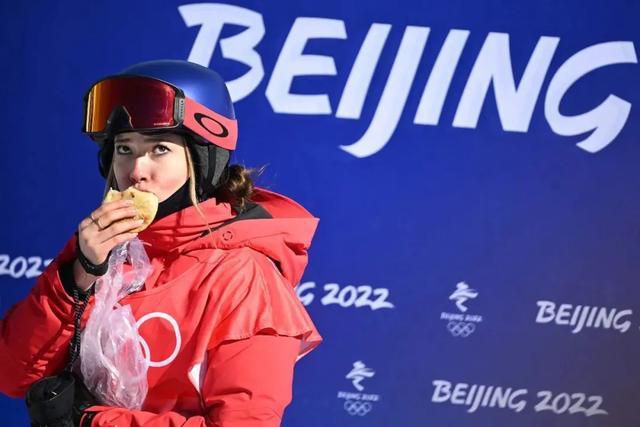 半年获8个国际大奖，(意大利罗马电影节最佳导演奖；纽约独立电影节最佳影片白金奖； 洛杉矶迈克菲尔德电影节最佳影片奖；欧洲独立电影节最佳影片奖；亚洲国际电影节最佳影片提名奖；好莱坞国际电影节最佳外语片奖；澳门国际电影节最佳音乐奖、澳门国际电影节制片人大奖)